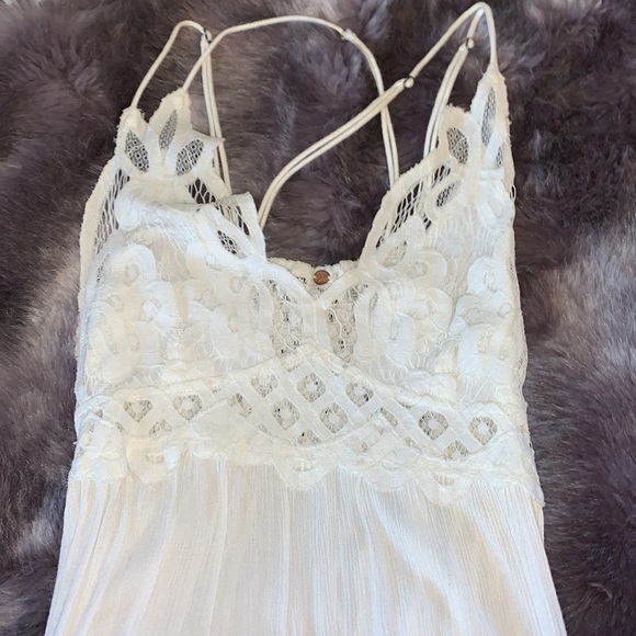 FREE PEOPLE BRAND NEW white dress with cross strings in the back - Picture 3 of 4